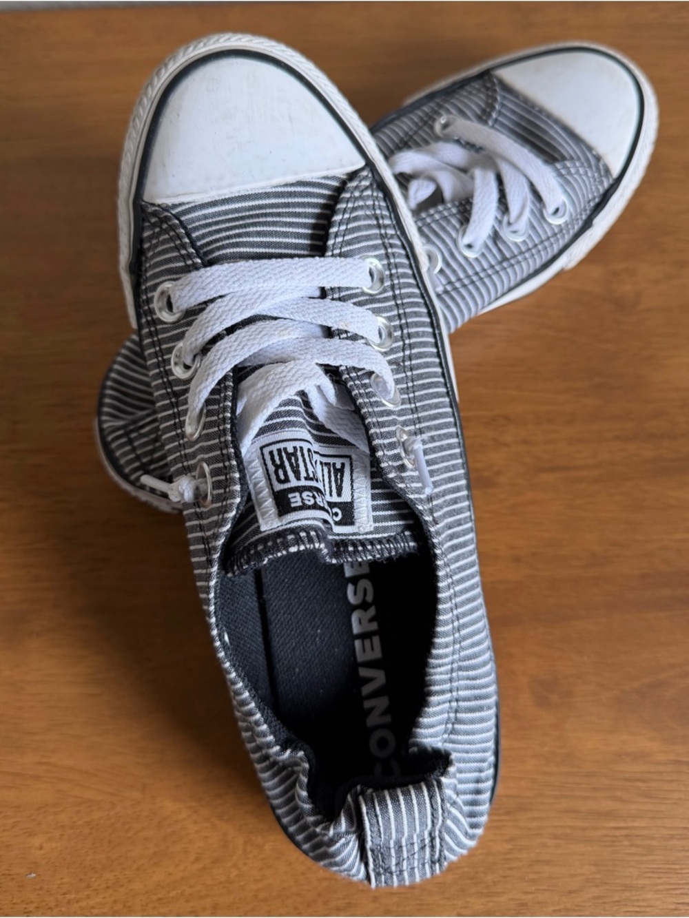 Converse Woman’s Striped Low Top Sneakers in Black and White Size 6